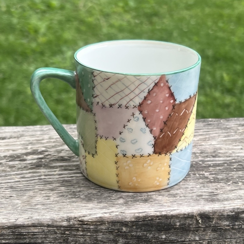 Vintage Hand Painted Patchwork Quilt Mug Pastel Folk Art Ceramic Cup Signed 77 - Picture 3 of 8